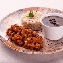 Proteína de soja com arroz e feijão preto